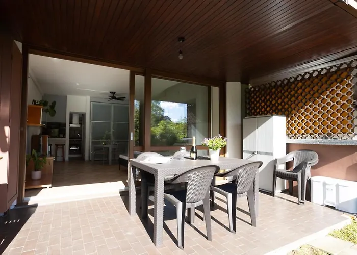 La Selva And Woods 公寓 *